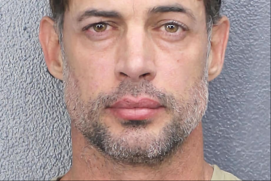 Fotografía policial cedida por la Oficina del Alguacil de Broward del actor y productor cubano William Levy en una cárcel en el sur del estado de Florida, tras ser arrestado por alteración del orden público en estado de embriaguez y por allanamiento de una propiedad ocupada. EFE/ Oficina Del Alguacil De Broward