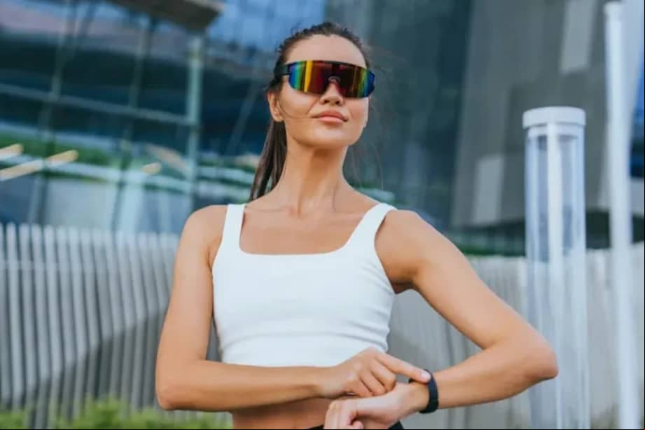 Unas gafas adecuadas para running no solo protegen contra los elementos, sino que optimizan el rendimiento visual y físico del corredor