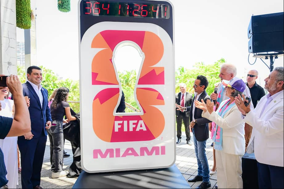 En Miami, con la presencia del cantante Marc Anthony, directivos del comité organizador revelaron el temporizador que marca la cuenta regresiva hacia el inicio del Mundial.