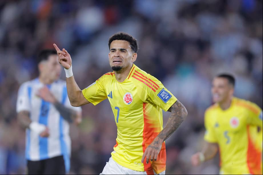 Luis Díaz celebra un gol este martes, durante un partido por las eliminatorias sudamericanas para el Mundial 2026.